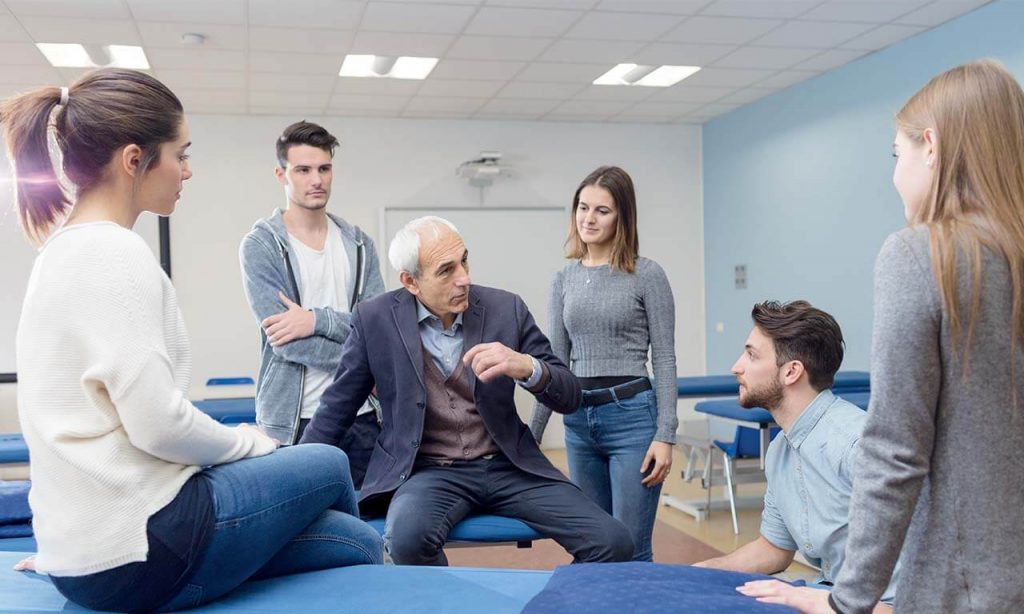 professore con studenti