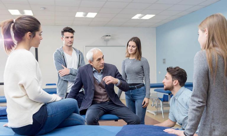 professore con studenti