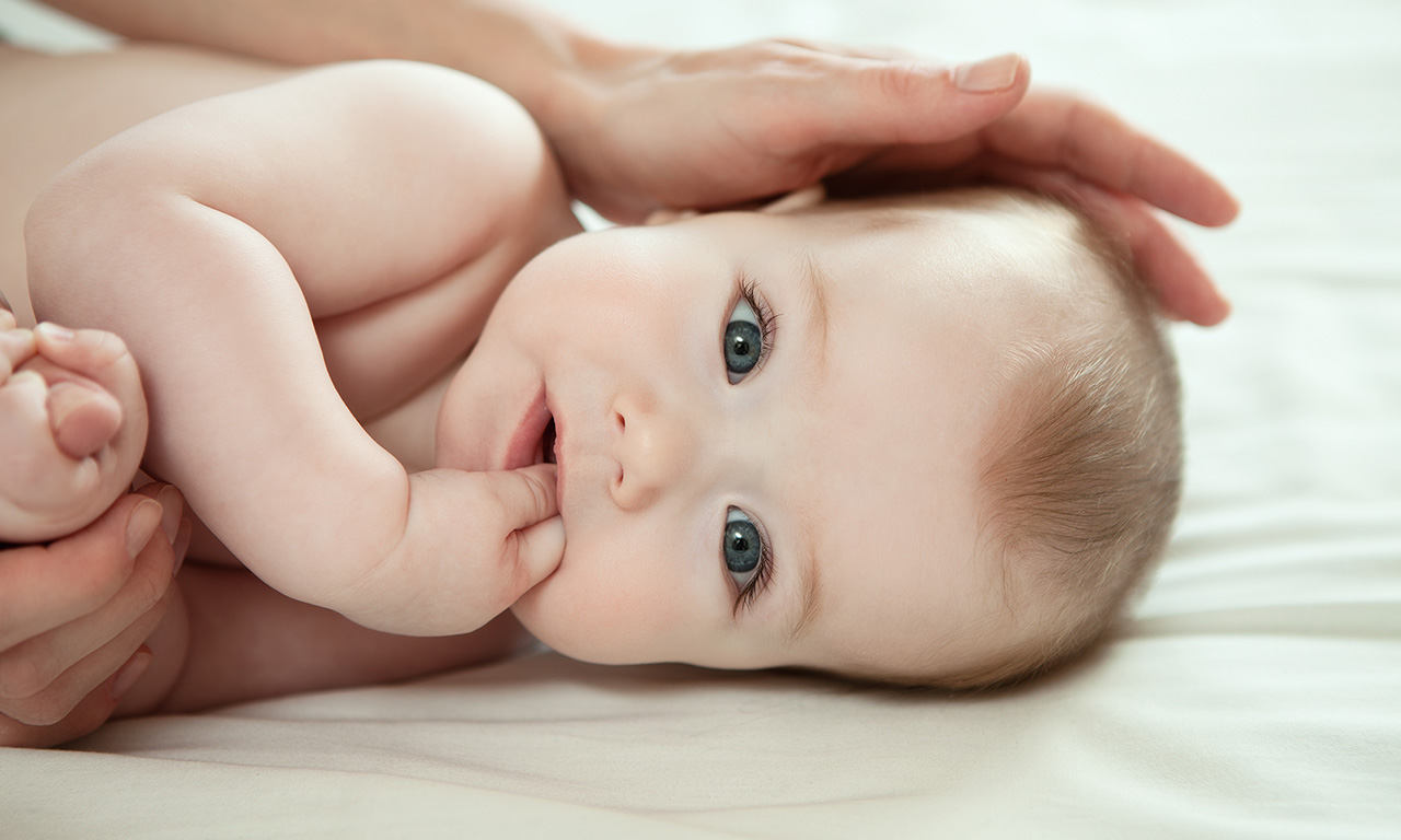 bambino di 9 mesi dall'osteopata